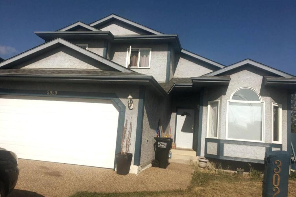 Renovated 4 Bedrooms 20 Sleeps Shopping Mall Edmonton Esterno foto