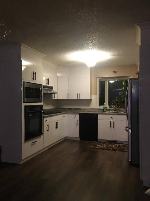 Renovated 4 Bedrooms 20 Sleeps Shopping Mall Edmonton Esterno foto