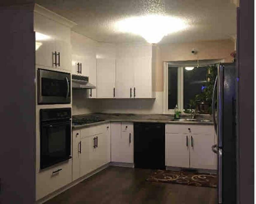 Renovated 4 Bedrooms 20 Sleeps Shopping Mall Edmonton Esterno foto