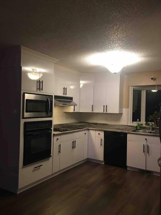 Renovated 4 Bedrooms 20 Sleeps Shopping Mall Edmonton Esterno foto